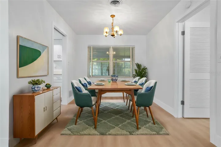 Virtually staged dining room