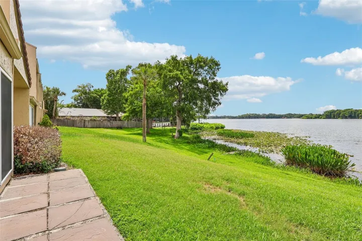 Residents have ACCESS TO LAKE HOWELL, and the HOA allows boats, making it easy to enjoy fishing, boating, kayaking, and waterfront recreation.