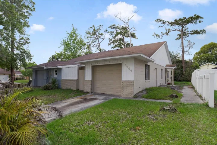 Opportunity meets convenience in this 3-bedroom, 2-bath half duplex located in the Countryside subdivision of Orlando, offering a SPACIOUS LAYOUT, a central location, and the freedom of NO HOA.