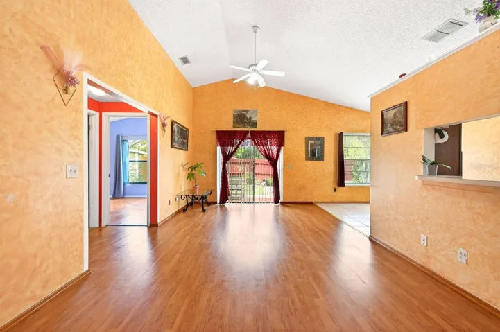 High ceilings, wood laminate and tile floors throughout.