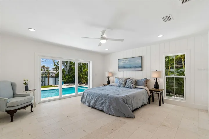 Master suite w/2 walk in closets, custom cabinetry