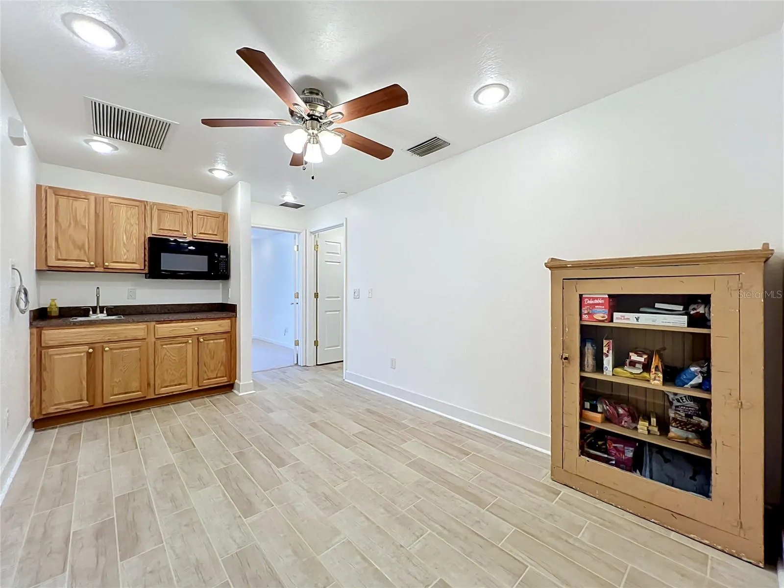 Refrigerator Hookup MIL Kitchenette/Dining