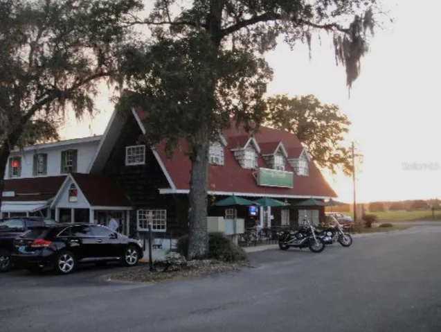 Horse and Hounds Restaurant - minutes away