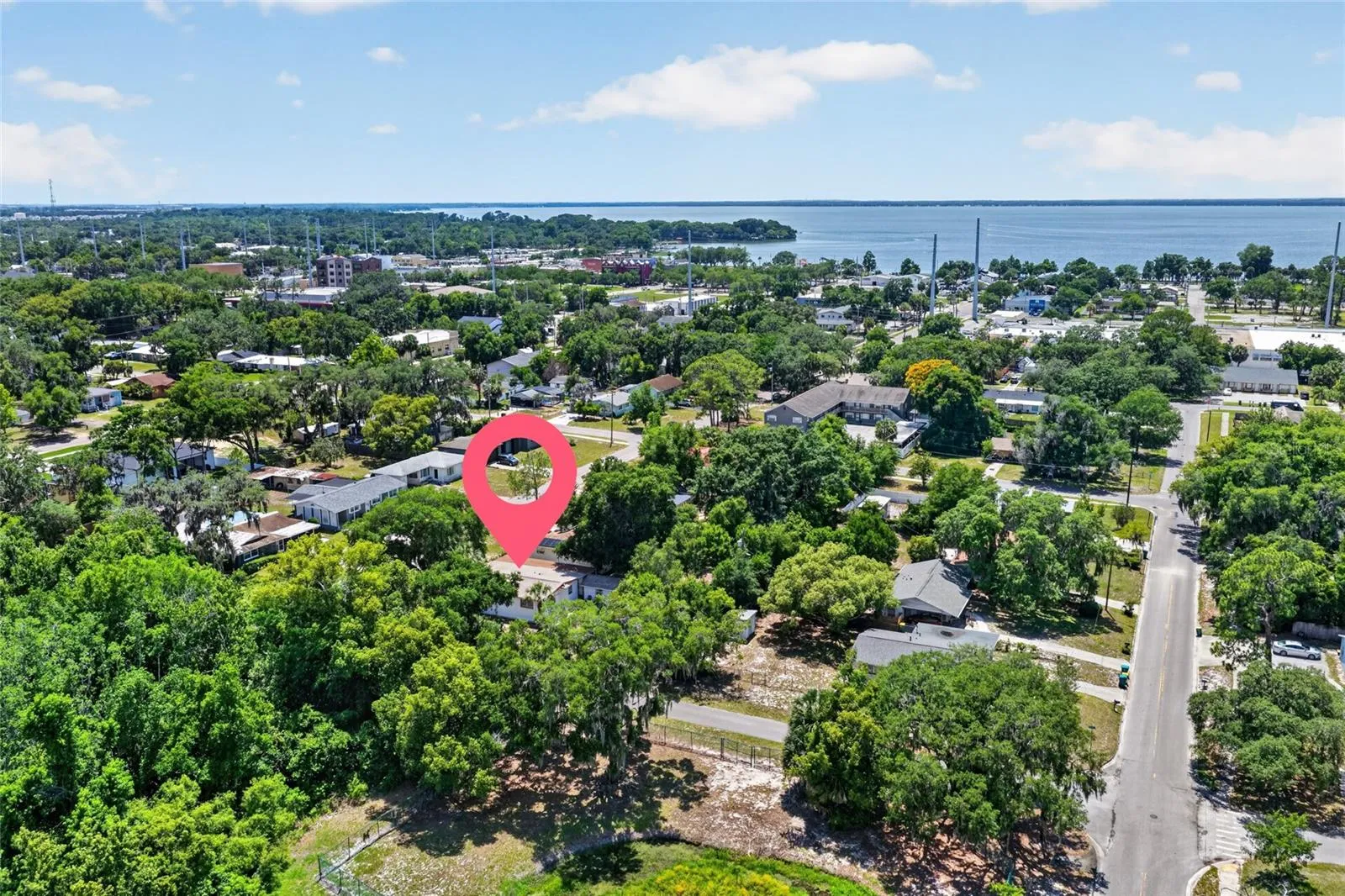 Close to downtown and Lake Eustis