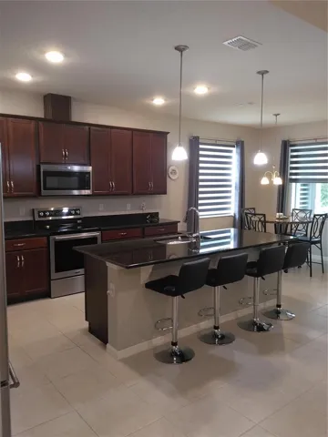 Large Island , Kitchen Work Area, Breakfast area