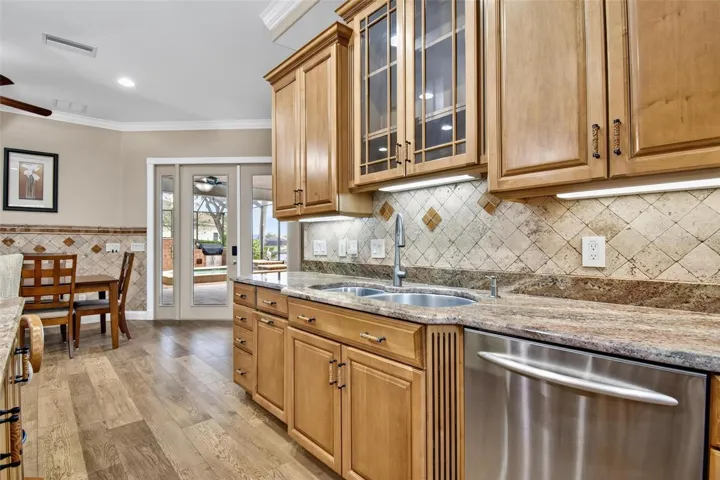 Eat in kitchen