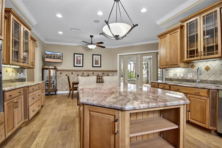 Eat in kitchen