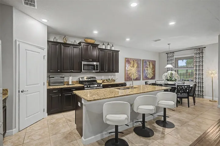Center Island breakfast bar