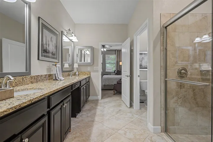 Bath enuite with large shower