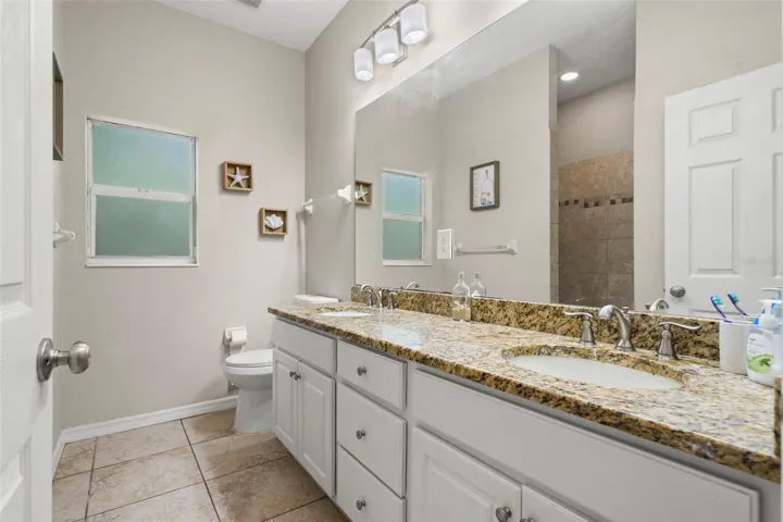 Guest Bathroom w/Double Vanity