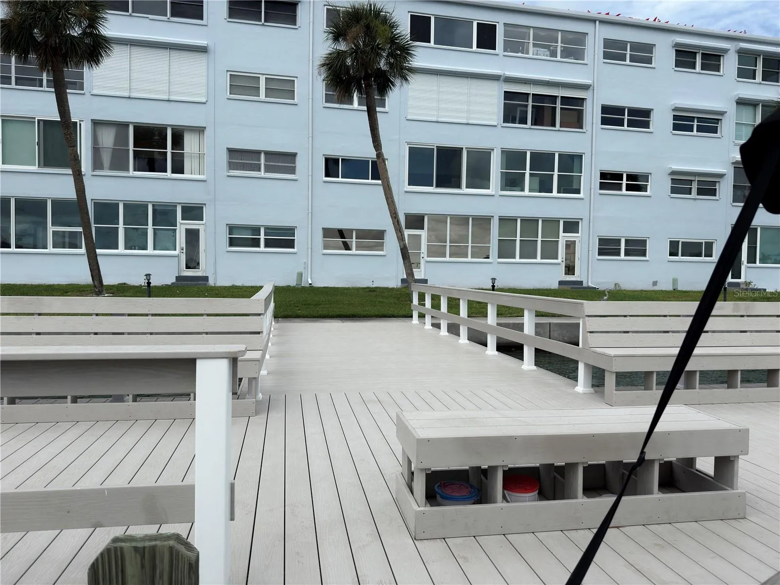 2nd level common patio