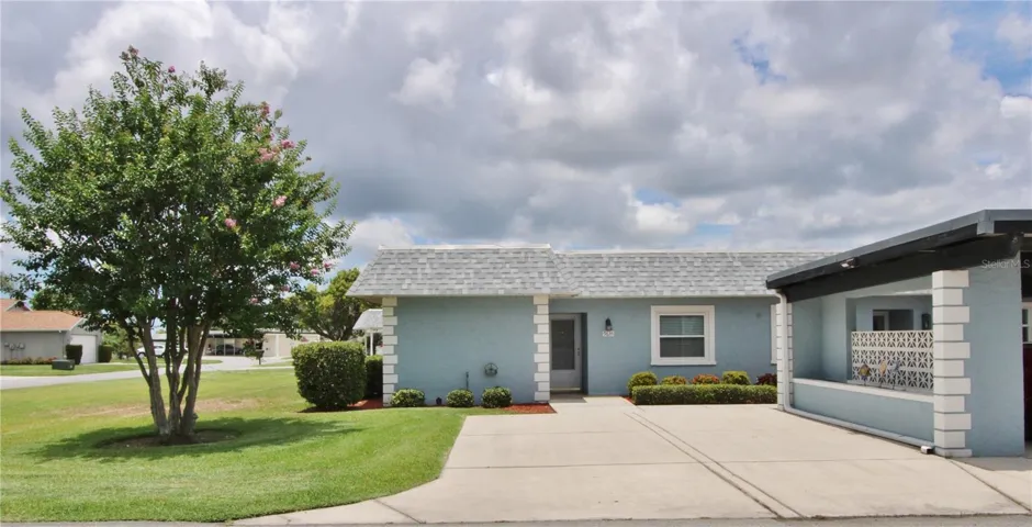 The Heritage model end unit offers a larger floor plan.