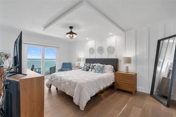 Large Owner's Suite with balcony