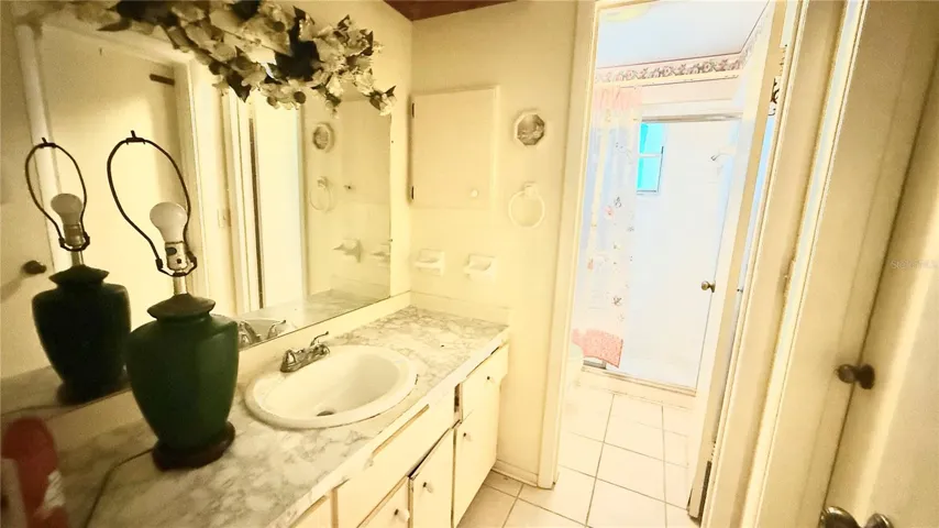 BATHROOM 2
