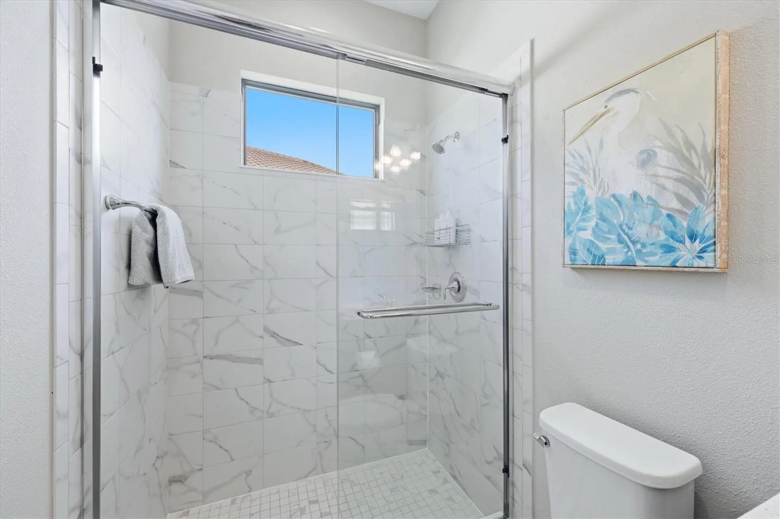En-suite FULL bathroom
