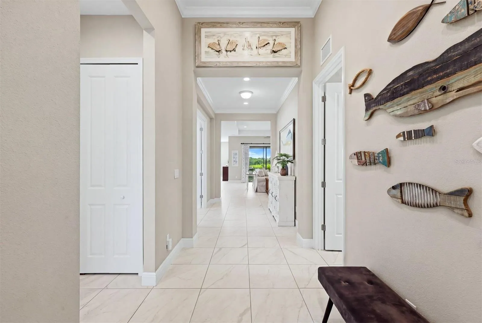 Foyer w/10 ceilings