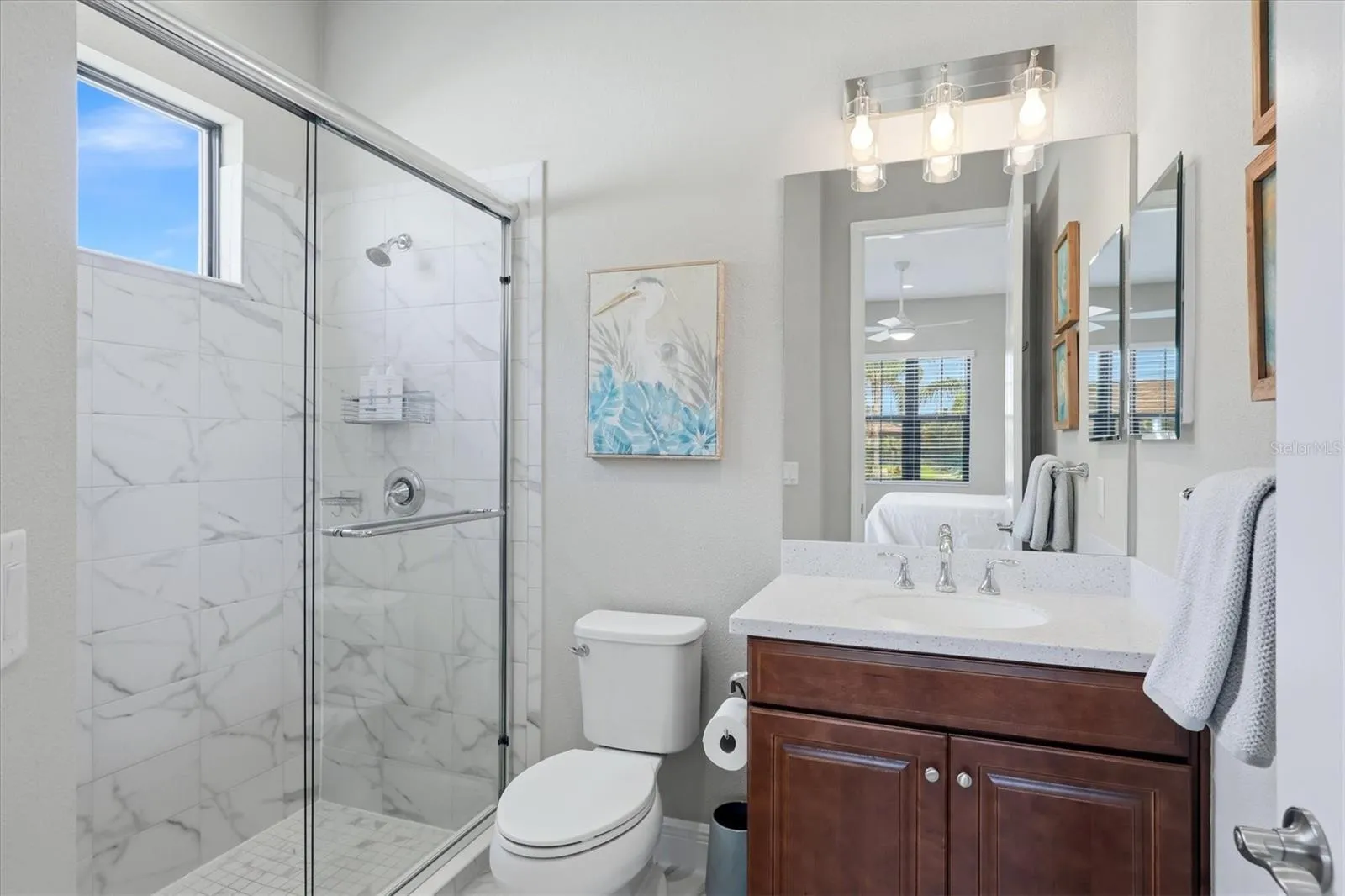 En-suite FULL bathroom