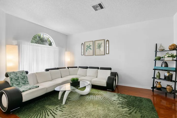 Formal Living Room Or Flex Space