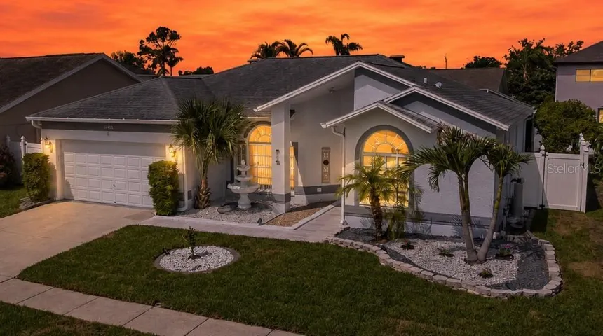 Perfect Home - Sunset Views - New Paint and Landscaping