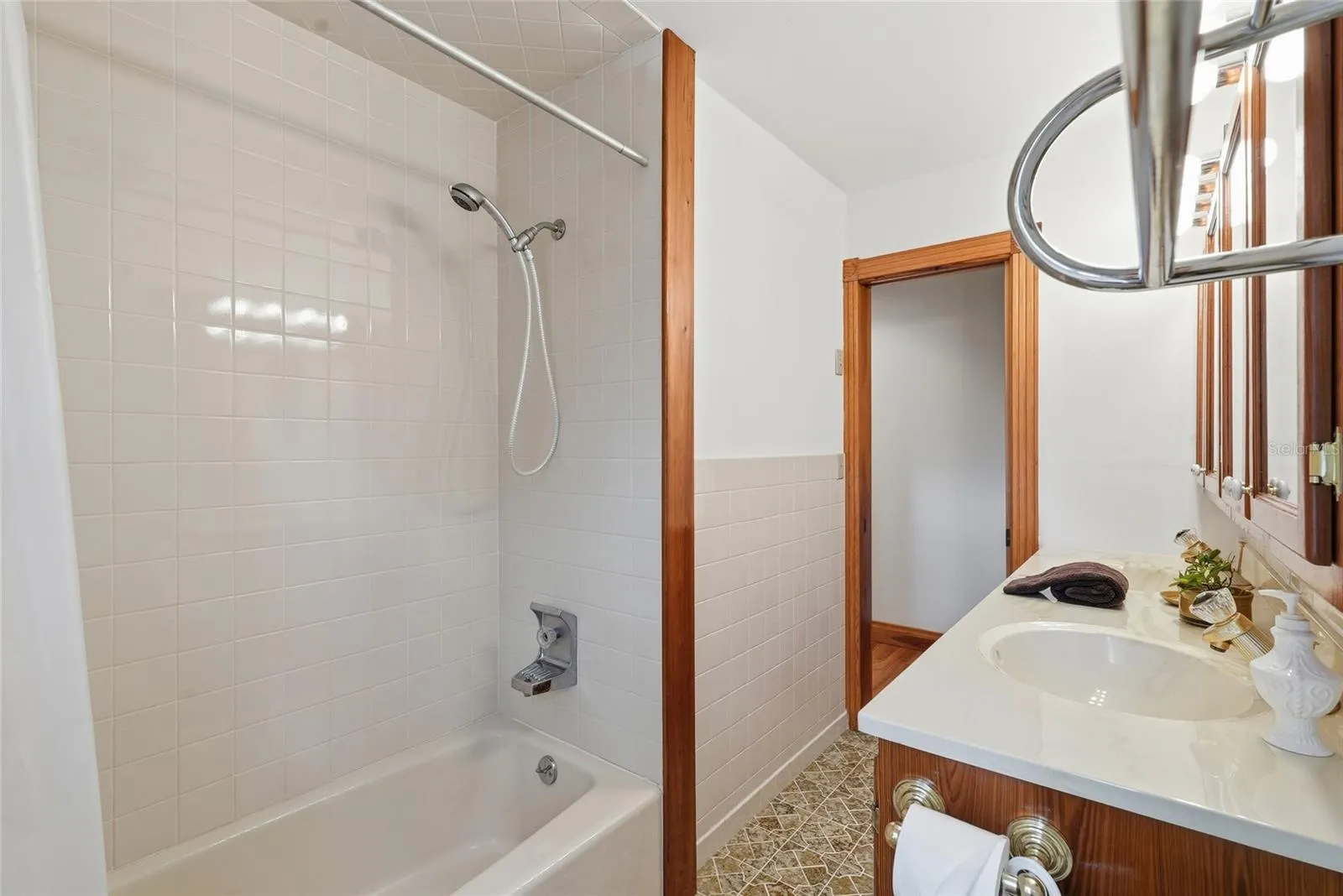 Second floor bathroom with tub/shower combo.