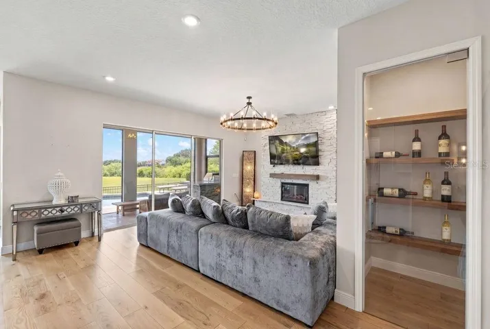 VIRTUAL STAGING