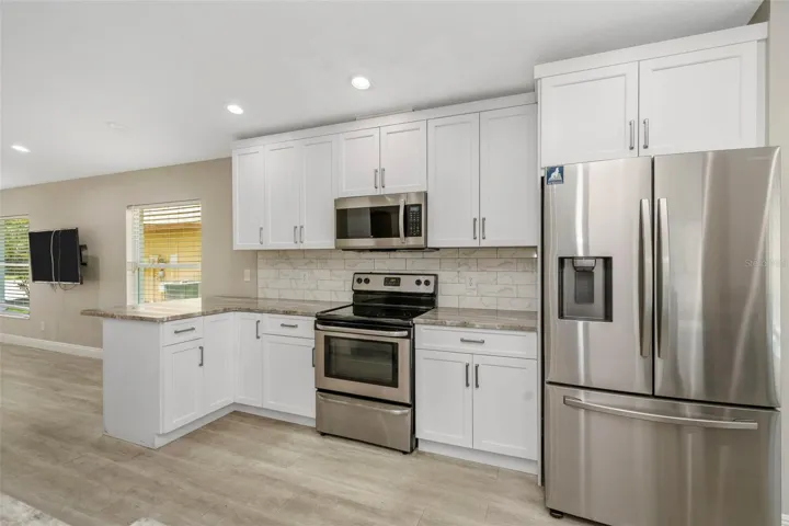 Upgraded kitchen with all newer appliances