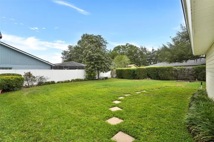 Oversized yard perfect for entertaining!