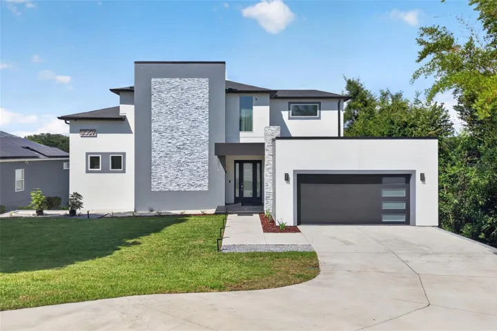 3059 S Lakeshore Court, Eustis, FL. Just minutes to downtown Mount Dora and downtown Tavares.