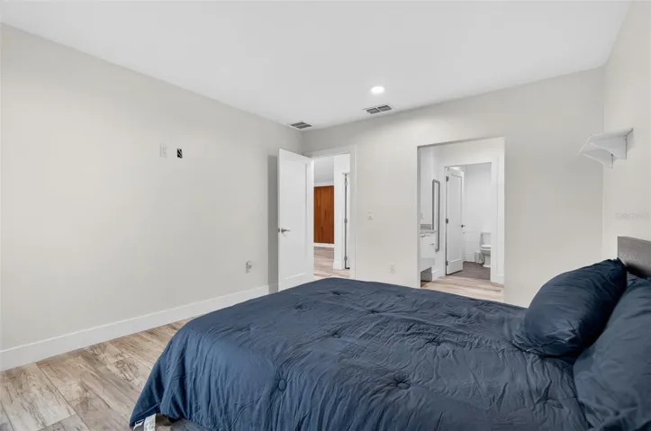 5th bedroom with it's own bathroom.