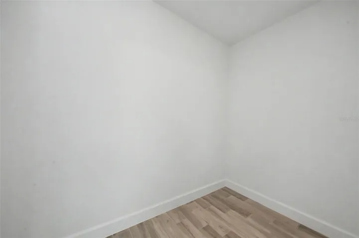 walk in closer-will have shelves