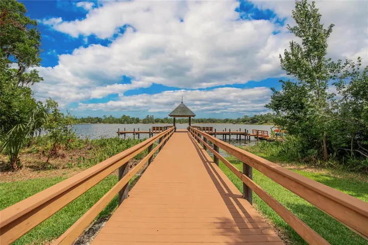 Dock to the lake you can kayak and fish in.