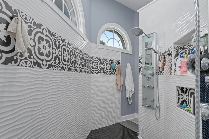 Impressive walk through shower