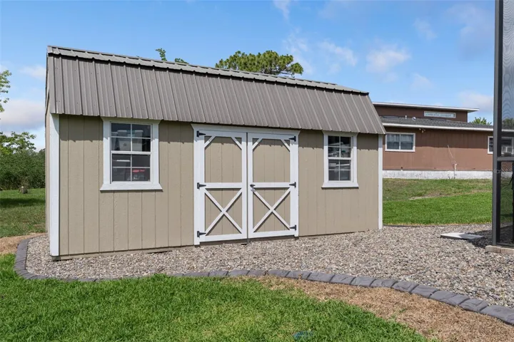 Great size shed just waiting for your imagination.