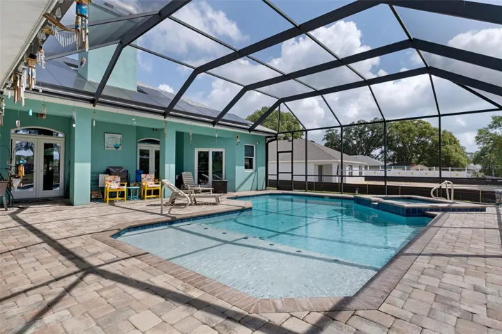 Pool features a sunning shelf