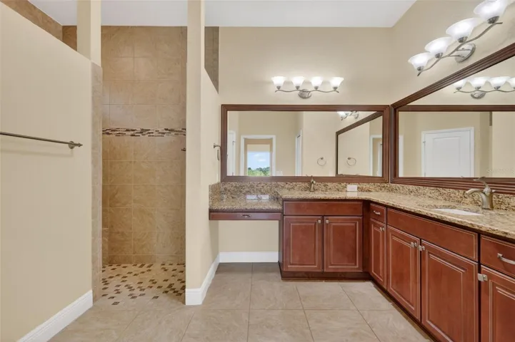 WALK-IN ROMAN SHOWER!