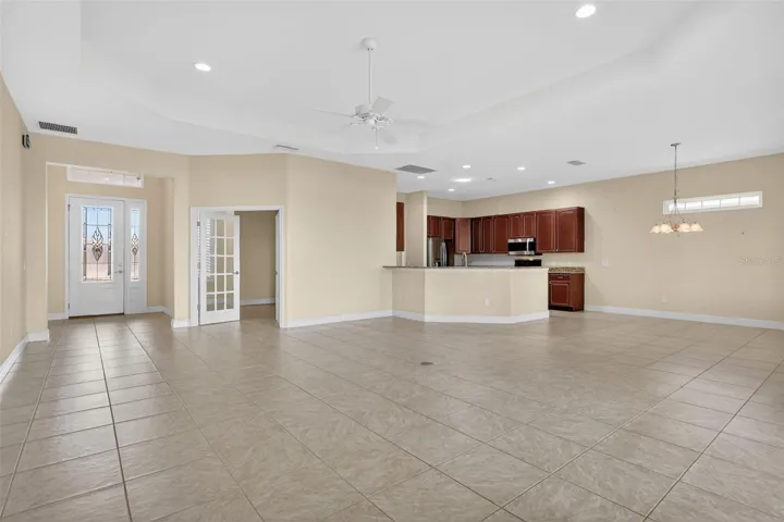 NICE OPEN FLOOR PLAN - ALL NEUTRAL COLORS.