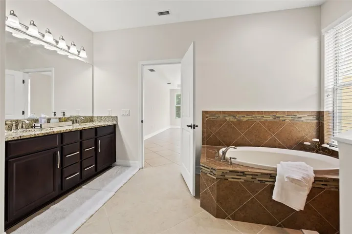 Primary En-Suite Bath