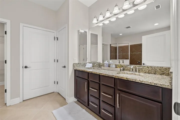 Primary En-Suite Bath