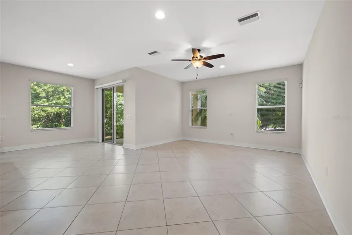 Open Concept Living & Dinette