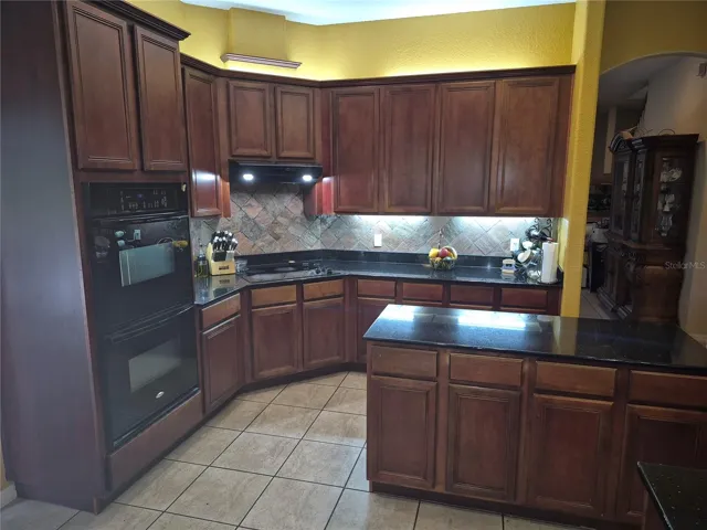Kitchen Double Oven and Center Island