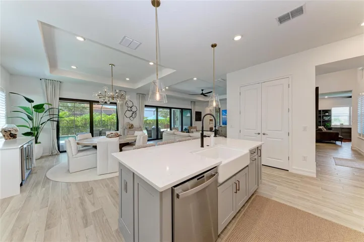 Kitchen island/Farm sink.
