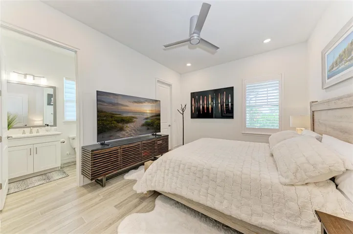 Guest Bedroom 1.