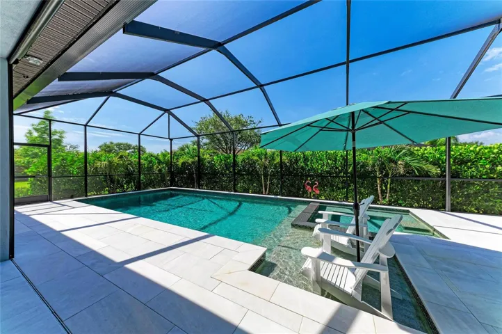 Pool / 8x8 Spa.