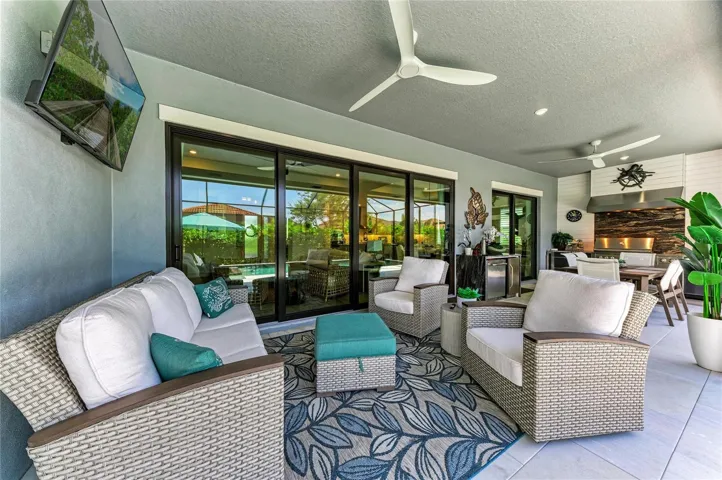 Exterior-Lanai Sitting Area.