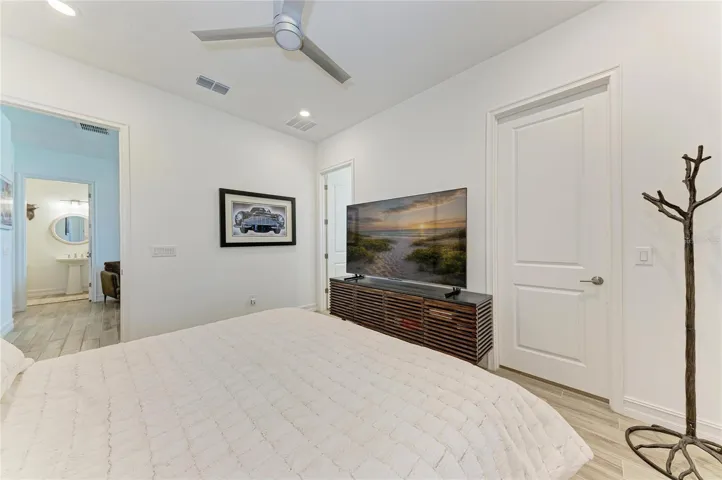 Guest Bedroom 1.