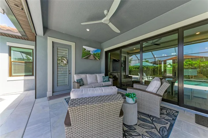 Lanai Sitting Area.