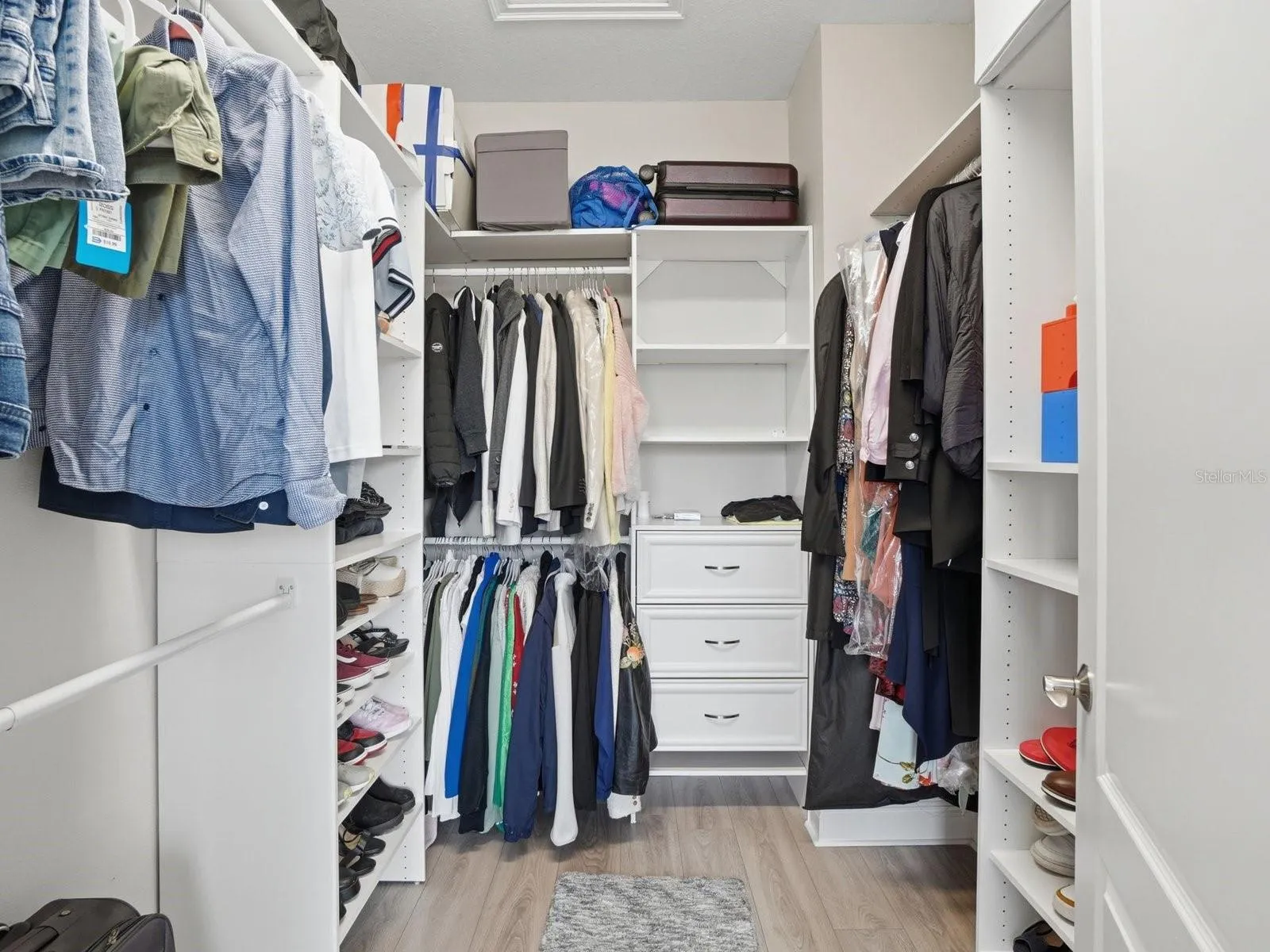Walk-in Closet