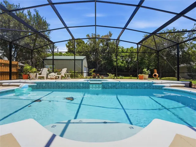 Pool/Lanai View