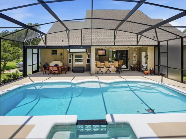 Pool & Lanai View