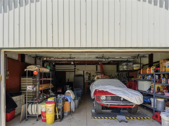 Detached Workshop/Garage